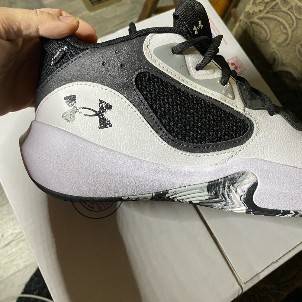 Men’s size 10 Under Armor - Picture 3 of 3